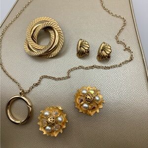 Vintage 90s Gold Tone Jewelry Lot / 4 Items